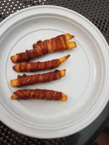 Snack aardappel met ontbijtspek