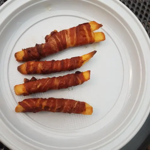 Snack aardappel met ontbijtspek