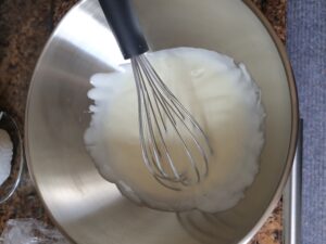 Frisse ijsbergsla met yoghurt dressing