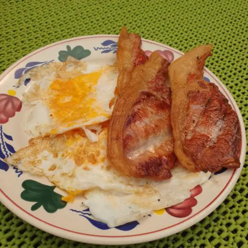 Gerookte bacon met eieren
