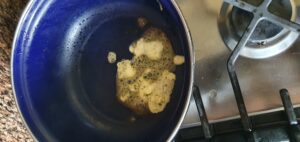 Curry rijst met varkenshaas en krokante spekjes