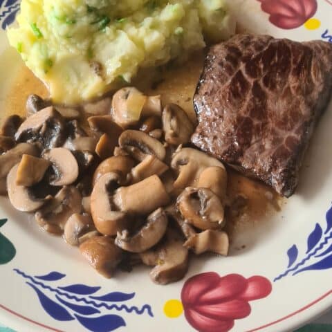 Herten biefstuk met koolrabipuree champignons met champignon whiskey truffel