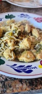 Gekruide kip met Mie of tortilla