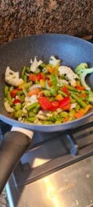 Rode curry wok groenten witte rijst