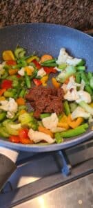 Rode curry wok groenten witte rijst