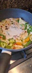 Rode curry wok groenten witte rijst