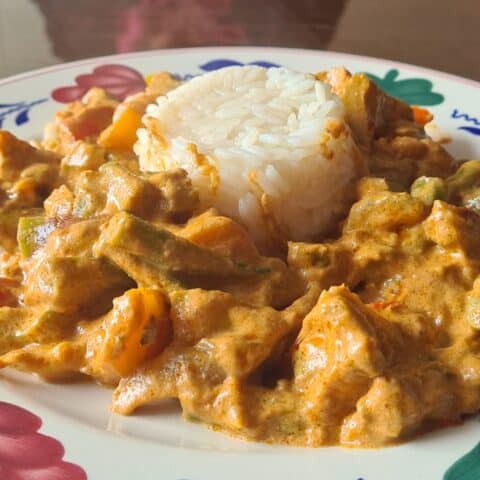 Rode curry wok groenten witte rijst